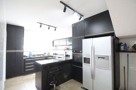 Casa de condomínio à venda com 232m², 4 quartos e 2 vagasCozinha