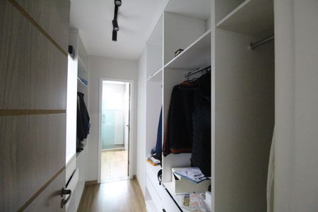 Casa de condomínio à venda com 232m², 4 quartos e 2 vagasCloset da suíte