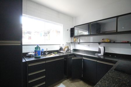 Casa de condomínio à venda com 232m², 4 quartos e 2 vagasCozinha