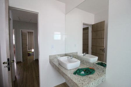 Casa de condomínio à venda com 232m², 4 quartos e 2 vagasBanheiro social 1