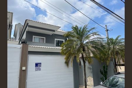 Casa de condomínio à venda com 232m², 4 quartos e 2 vagasFachada