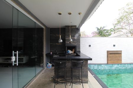 Casa de condomínio à venda com 232m², 4 quartos e 2 vagasChurrasqueira