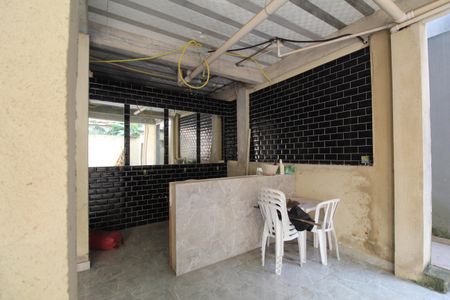 Casa de condomínio à venda com 232m², 4 quartos e 2 vagasFundos