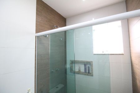 Casa de condomínio à venda com 232m², 4 quartos e 2 vagasBanheiro da suíte