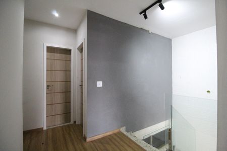 Casa de condomínio à venda com 232m², 4 quartos e 2 vagasSala - Escada/hall entre quartos