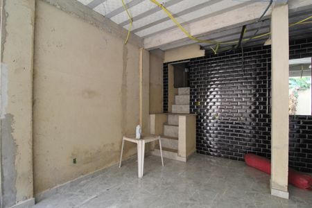 Casa de condomínio à venda com 232m², 4 quartos e 2 vagasFundos