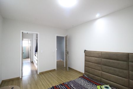 Casa de condomínio à venda com 232m², 4 quartos e 2 vagasSuíte