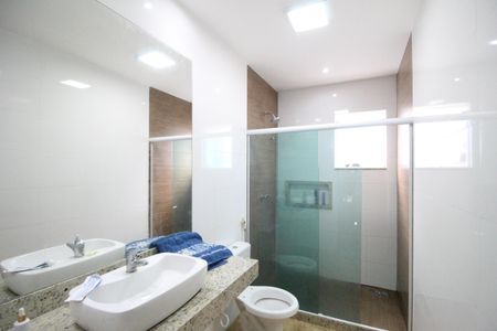 Casa de condomínio à venda com 232m², 4 quartos e 2 vagasBanheiro da suíte