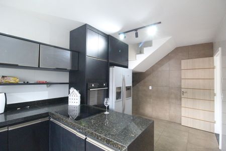 Casa de condomínio à venda com 232m², 4 quartos e 2 vagasCozinha