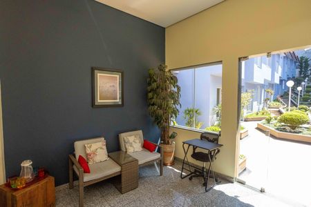 Apartamento à venda com 220m², 3 quartos e 2 vagas Apartamento à venda com 220m², 3 quartos e 2 vagasHall social