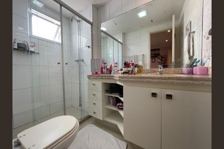 Apartamento à venda com 145m², 4 quartos e 3 vagas Apartamento à venda com 145m², 4 quartos e 3 vagasBanheiro da Suíte 1