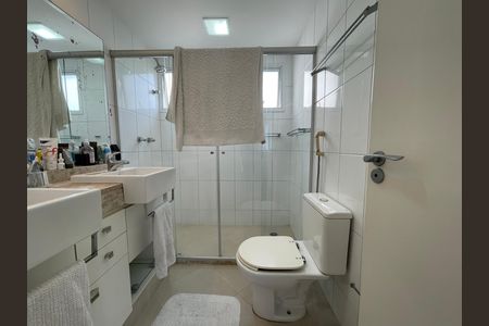 Apartamento à venda com 145m², 4 quartos e 3 vagas Apartamento à venda com 145m², 4 quartos e 3 vagasBanheiro da Suíte 3