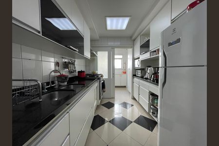 Apartamento à venda com 145m², 4 quartos e 3 vagas Apartamento à venda com 145m², 4 quartos e 3 vagasCozinha