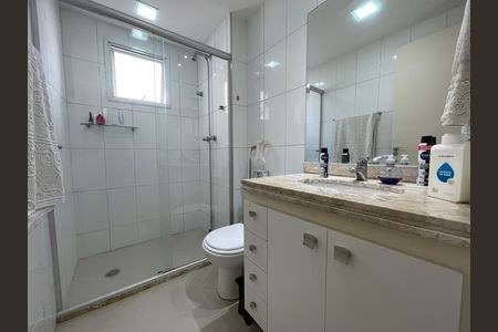 Apartamento à venda com 145m², 4 quartos e 3 vagas Apartamento à venda com 145m², 4 quartos e 3 vagasBanheiro da Suíte 2