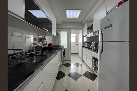 Apartamento à venda com 145m², 4 quartos e 3 vagas Apartamento à venda com 145m², 4 quartos e 3 vagasCozinha