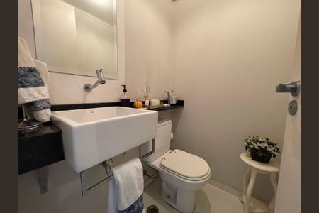 Apartamento à venda com 145m², 4 quartos e 3 vagas Apartamento à venda com 145m², 4 quartos e 3 vagasLavabo