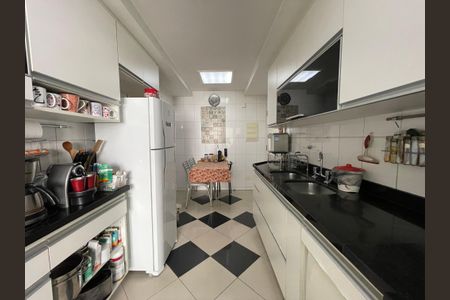 Apartamento à venda com 145m², 4 quartos e 3 vagas Apartamento à venda com 145m², 4 quartos e 3 vagasCozinha