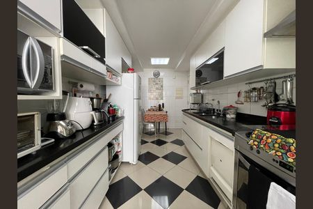 Apartamento à venda com 145m², 4 quartos e 3 vagas Apartamento à venda com 145m², 4 quartos e 3 vagasCozinha