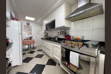 Apartamento à venda com 145m², 4 quartos e 3 vagas Apartamento à venda com 145m², 4 quartos e 3 vagasCozinha