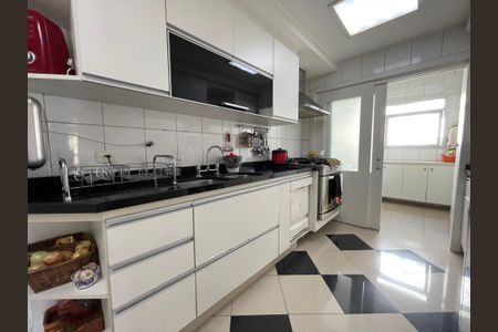 Apartamento à venda com 145m², 4 quartos e 3 vagas Apartamento à venda com 145m², 4 quartos e 3 vagasCozinha