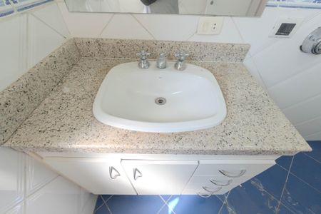 Banheiro Social de apartamento para alugar com 1 quarto, 46m² em Bela Vista, São Paulo