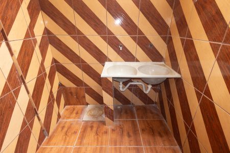 Casa para alugar com 70m², 5 quartos e 1 vagaÁrea de Serviço