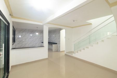 Casa para alugar com 70m², 5 quartos e 1 vagaSala