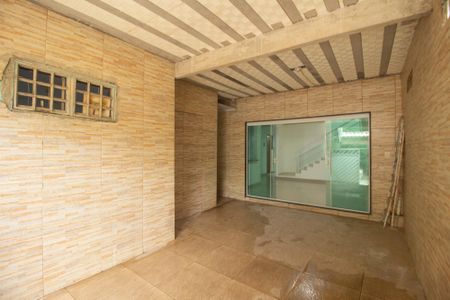 Casa para alugar com 70m², 5 quartos e 1 vagaQuintal