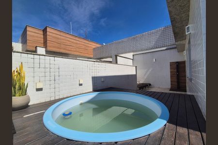 Apartamento à venda com 198m², 3 quartos e 2 vagas Apartamento à venda com 198m², 3 quartos e 2 vagasÁrea comum - Piscina