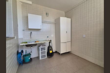 Apartamento à venda com 198m², 3 quartos e 2 vagas Apartamento à venda com 198m², 3 quartos e 2 vagasÁrea de Serviço