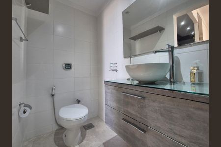 Apartamento à venda com 198m², 3 quartos e 2 vagas Apartamento à venda com 198m², 3 quartos e 2 vagasBanheiro da Suíte