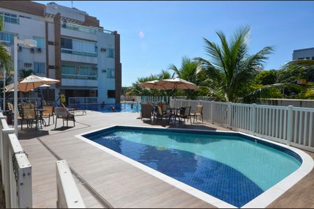 Apartamento à venda com 198m², 3 quartos e 2 vagas Apartamento à venda com 198m², 3 quartos e 2 vagasÁrea comum - Piscina