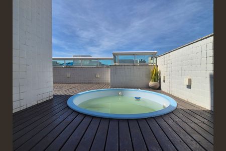 Apartamento à venda com 198m², 3 quartos e 2 vagas Apartamento à venda com 198m², 3 quartos e 2 vagasÁrea comum - Piscina