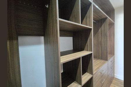 Apartamento à venda com 198m², 3 quartos e 2 vagas Apartamento à venda com 198m², 3 quartos e 2 vagasCloset da suíte