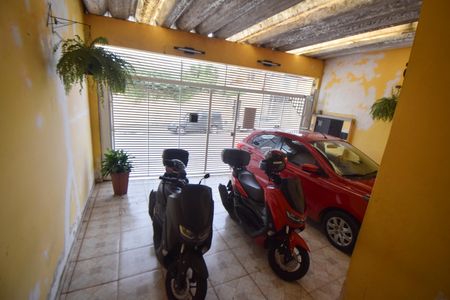 Casa à venda com 169m², 3 quartos e 2 vagas Casa à venda com 169m², 3 quartos e 2 vagasGaragem