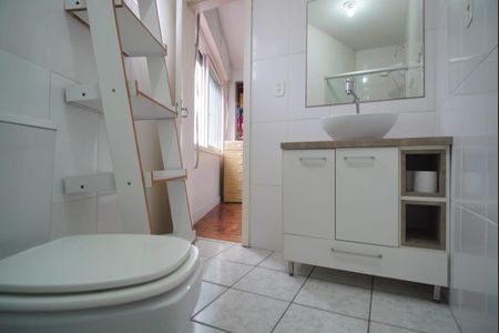 Banheiro de kitnet/studio à venda com 1 quarto, 39m² em Vila Ipiranga, Porto Alegre