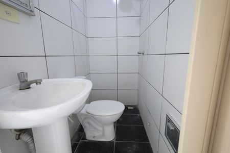 Banheiro de kitnet/studio para alugar com 1 quarto, 18m² em Vila Curuçá, Santo André