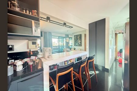 Apartamento à venda com 100m², 3 quartos e 2 vagas Apartamento à venda com 100m², 3 quartos e 2 vagasCozinha