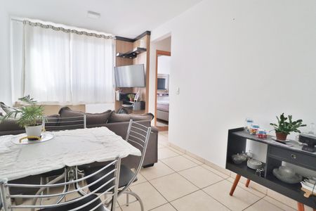 Sala de apartamento para alugar com 2 quartos, 47m² em Presidente Roosevelt, Uberlândia
