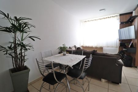 Sala de apartamento para alugar com 2 quartos, 47m² em Presidente Roosevelt, Uberlândia