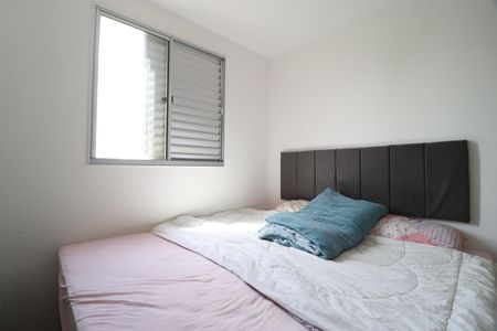 Quarto 1 de apartamento para alugar com 2 quartos, 47m² em Presidente Roosevelt, Uberlândia