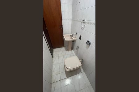 Casa à venda com 315m², 5 quartos e 4 vagas Casa à venda com 315m², 5 quartos e 4 vagasBanheiro 1