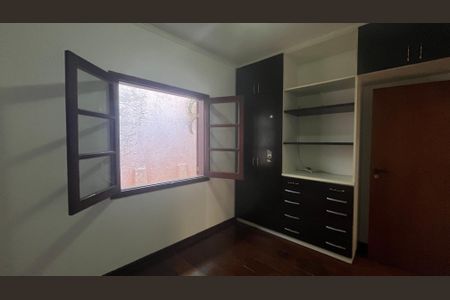 Casa à venda com 315m², 5 quartos e 4 vagas Casa à venda com 315m², 5 quartos e 4 vagasQuarto 1