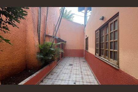 Casa à venda com 315m², 5 quartos e 4 vagas Casa à venda com 315m², 5 quartos e 4 vagasvaranda