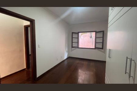 Casa à venda com 315m², 5 quartos e 4 vagas Casa à venda com 315m², 5 quartos e 4 vagasQuarto 1