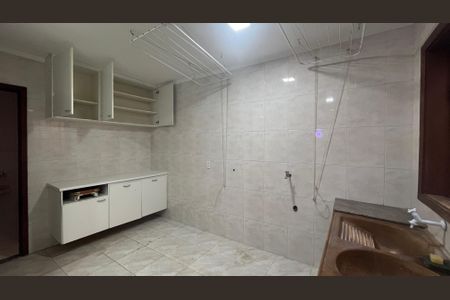 Casa à venda com 315m², 5 quartos e 4 vagas Casa à venda com 315m², 5 quartos e 4 vagasCozinha