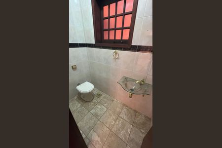 Casa à venda com 315m², 5 quartos e 4 vagas Casa à venda com 315m², 5 quartos e 4 vagasLavabo