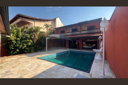 Casa à venda com 315m², 5 quartos e 4 vagas Casa à venda com 315m², 5 quartos e 4 vagasÁrea comum