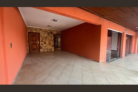 Casa à venda com 315m², 5 quartos e 4 vagas Casa à venda com 315m², 5 quartos e 4 vagasÁrea comum