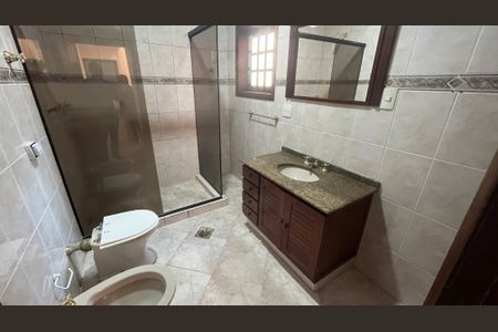 Casa à venda com 315m², 5 quartos e 4 vagas Casa à venda com 315m², 5 quartos e 4 vagasBanheiro Suíte 2